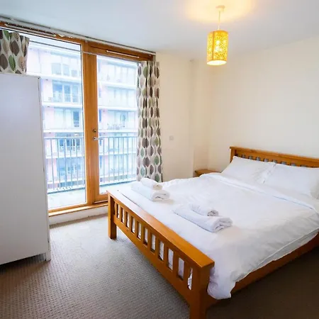 Lovely 1 Bedroom Flat In The Heart Of