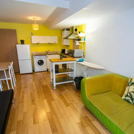 Lovely 1 Bedroom Flat In The Heart Of *